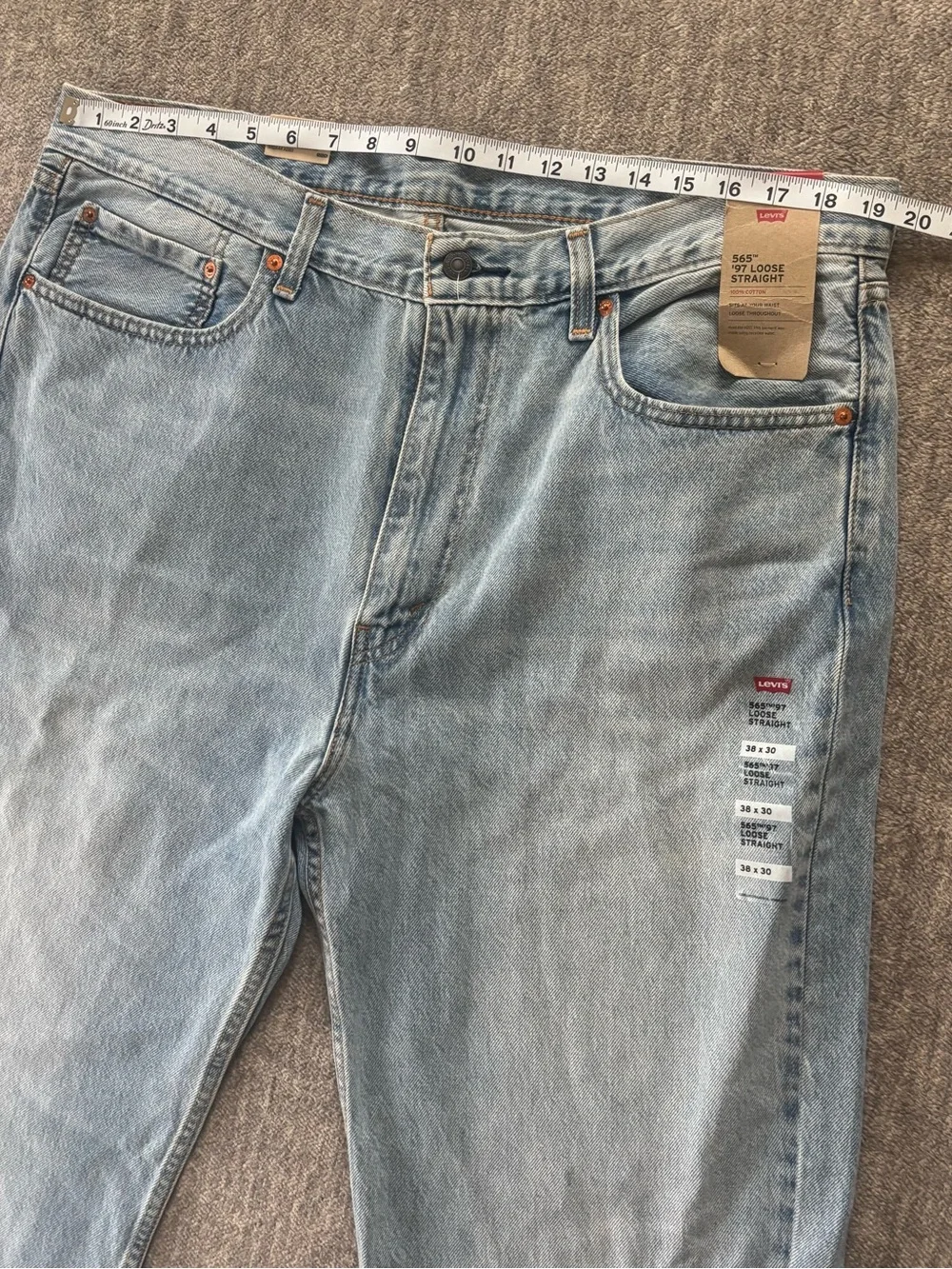 NWT Men's Levi's 565 Loose Straight Jeans 38X30